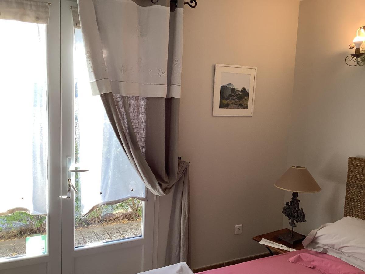 Bed and Breakfast Jardin D'Antan Ansouis Екстер'єр фото