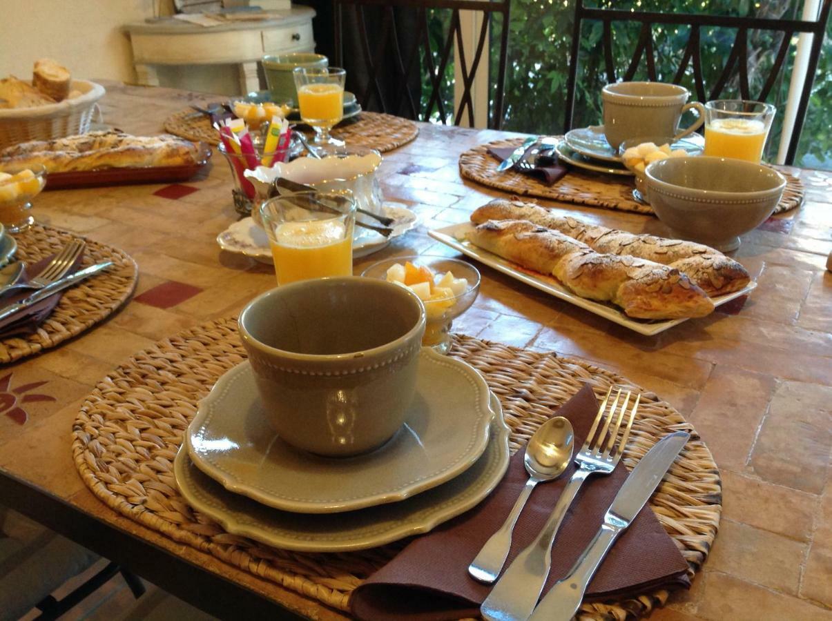 Bed and Breakfast Jardin D'Antan Ansouis Екстер'єр фото